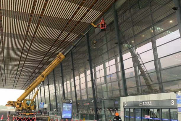 阳日镇玻璃幕墙维护和保养